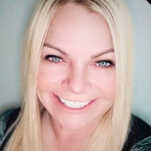 Meet your Posher, Danielle marie